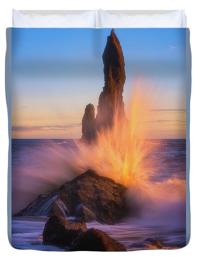 Iceland Duvet Cover featuring the photograph Sunset Splash by Darren White