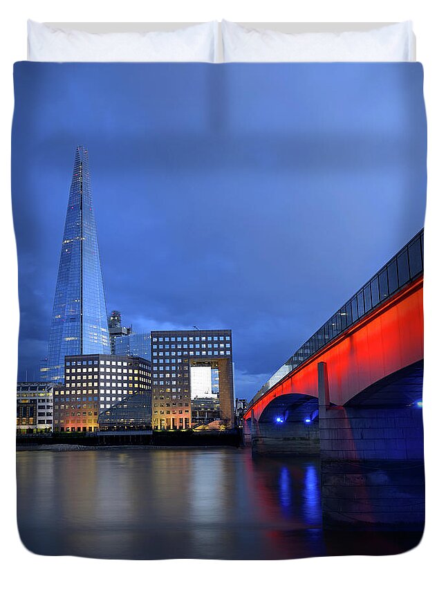 Tranquility Duvet Cover featuring the photograph Thames River by Photography Aubrey Stoll