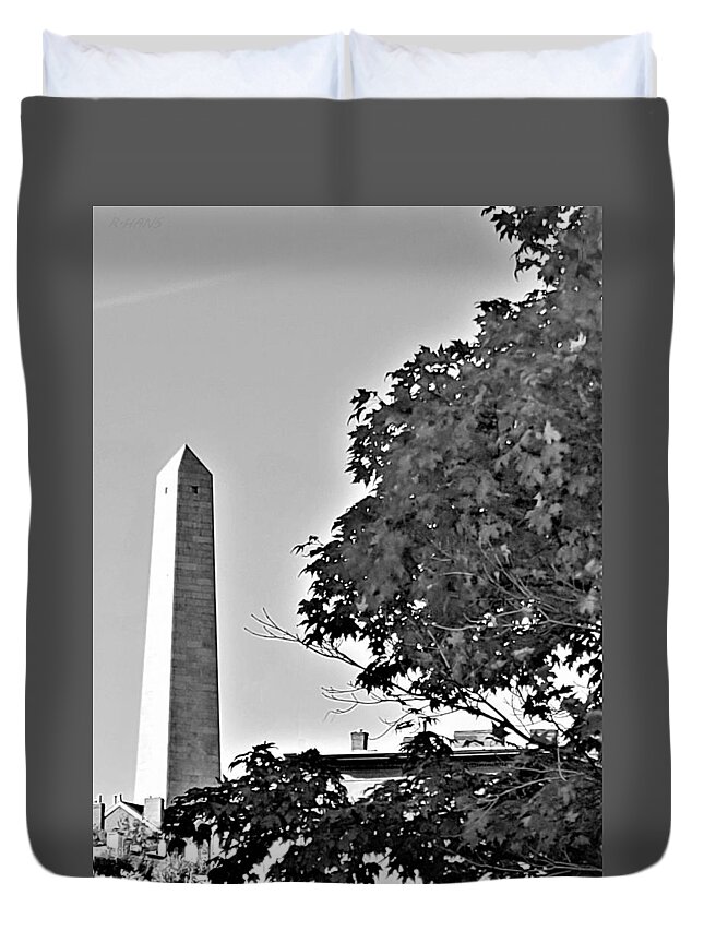 Bunker Hill Duvet Cover featuring the photograph The Bunker Hill Monument In Charlestown Massachusetts B W by Rob Hans