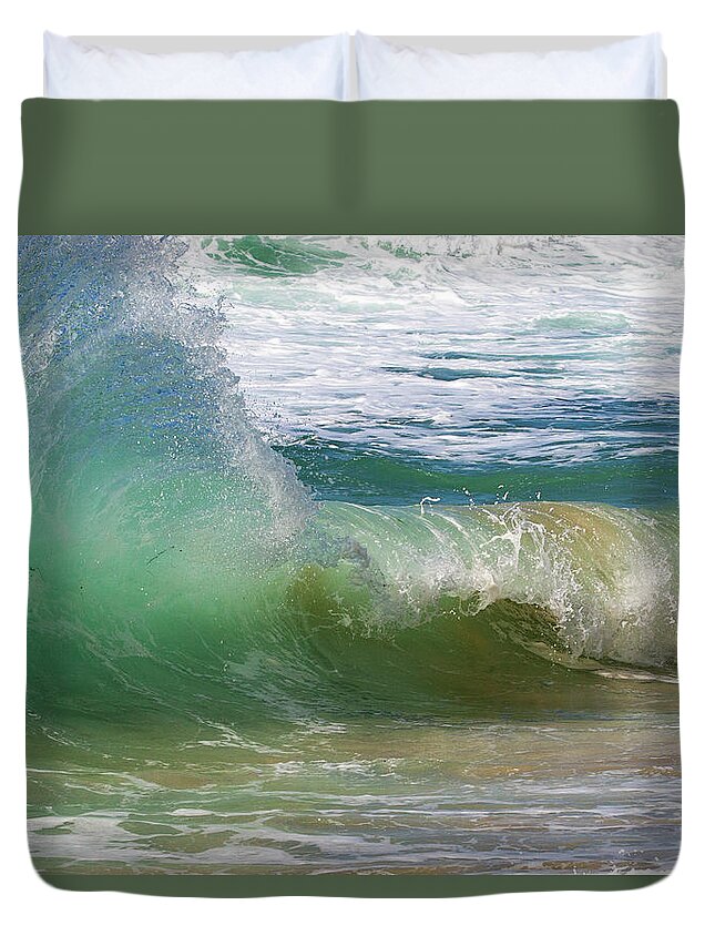 Oahu Duvet Cover featuring the photograph The Wave by Anthony Jones