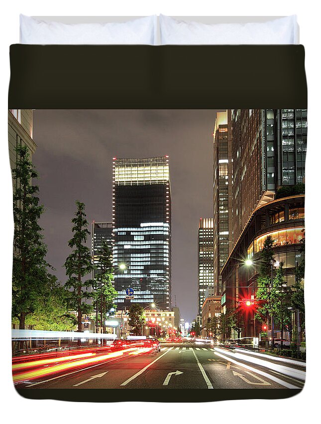 Land Vehicle Duvet Cover featuring the photograph Tokyo Marunouchi Lightstream by Krzysztof Baranowski