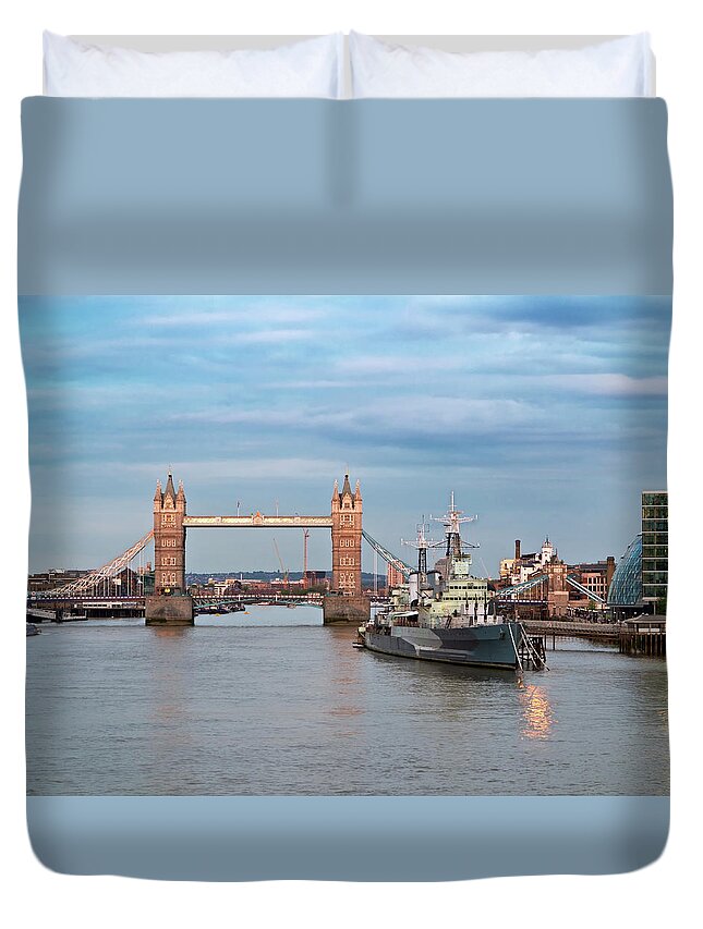 English Culture Duvet Cover featuring the photograph Tower Bridge by Daniel Sambraus