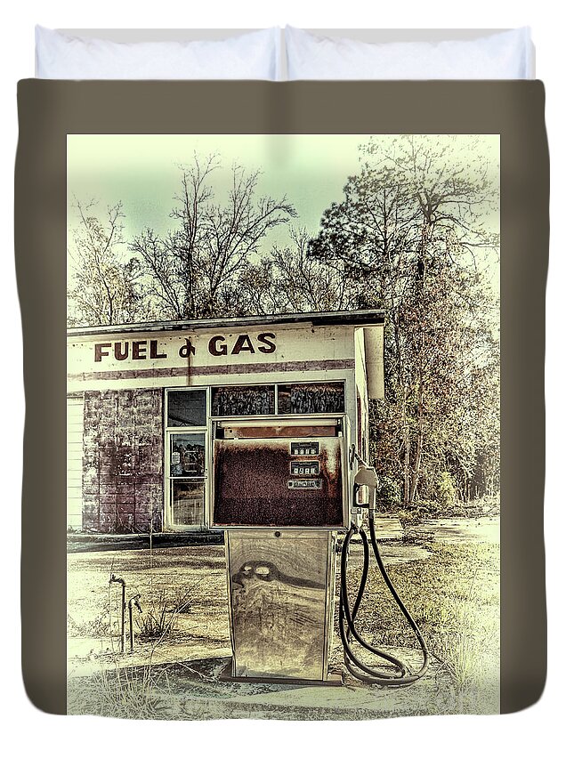 Georgia Duvet Cover featuring the photograph Waiting for Fuel by Lenore Locken