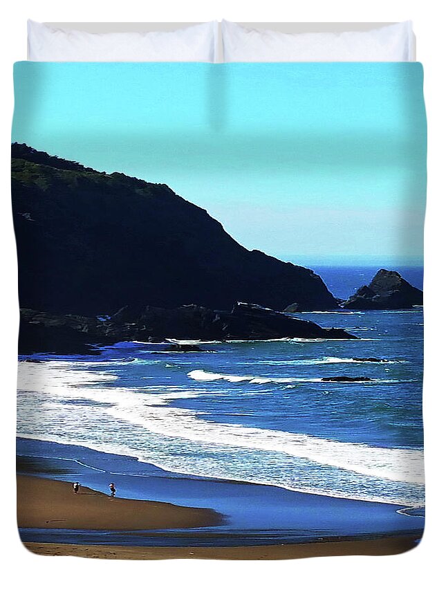 Oregon Duvet Cover featuring the photograph Walk On The Beach by Melinda Firestone-White