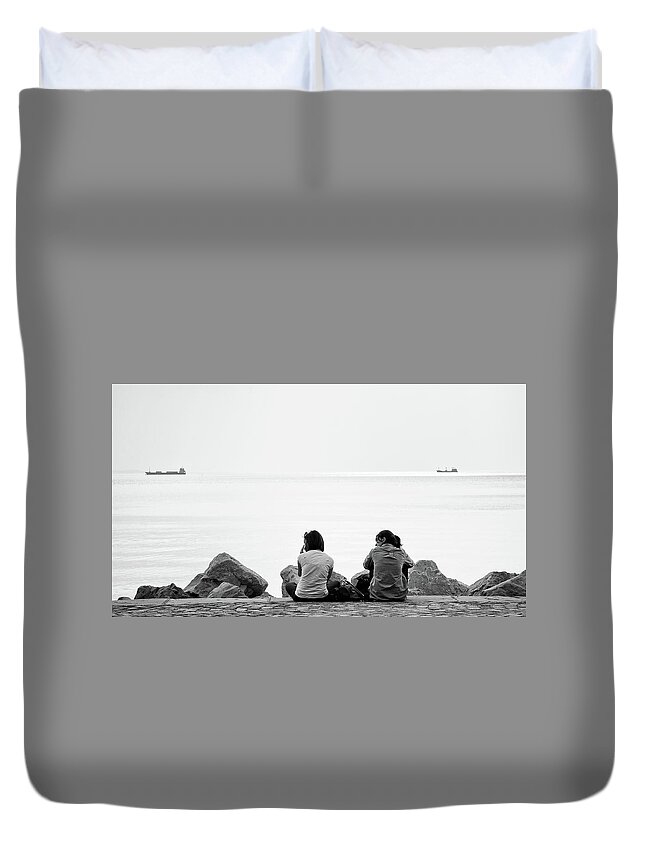 Italy Duvet Cover featuring the photograph Watching the ships roll in by Ian Middleton
