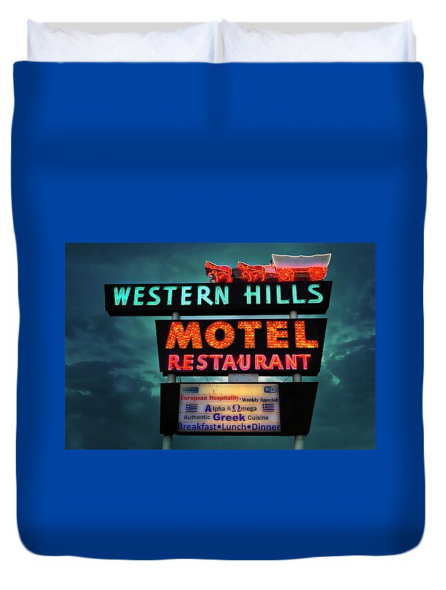 Flagstaff Duvet Cover featuring the photograph Western Hills Motel by Micah Offman