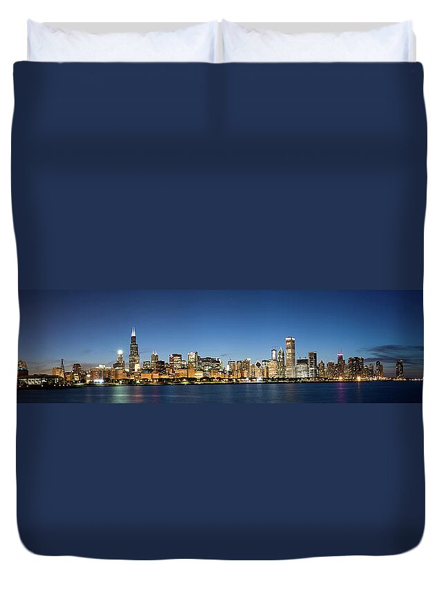 Water's Edge Duvet Cover featuring the photograph Wide Panoramic View Of The Chicago by Chrisp0