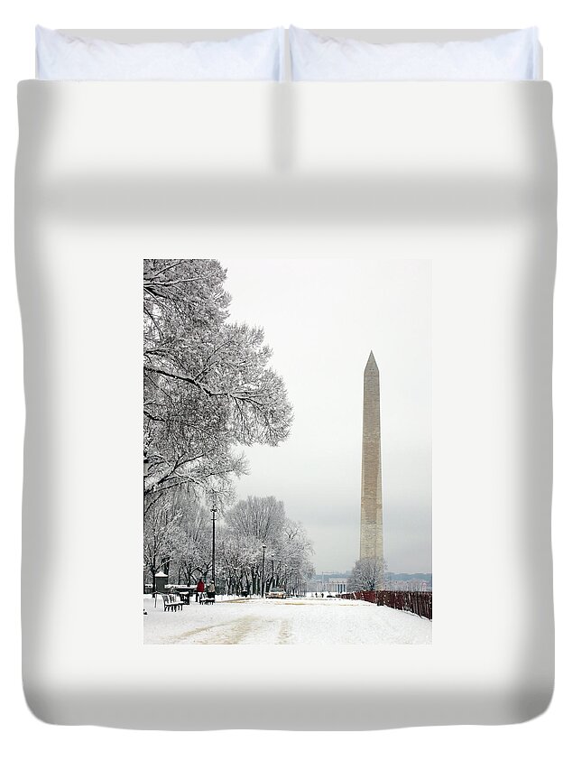 Pedestrian Duvet Cover featuring the photograph Winter On The National Mall by Roc8jas