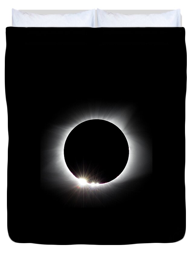 Solar Eclipse Duvet Cover featuring the photograph Baily's Beads by David Beechum