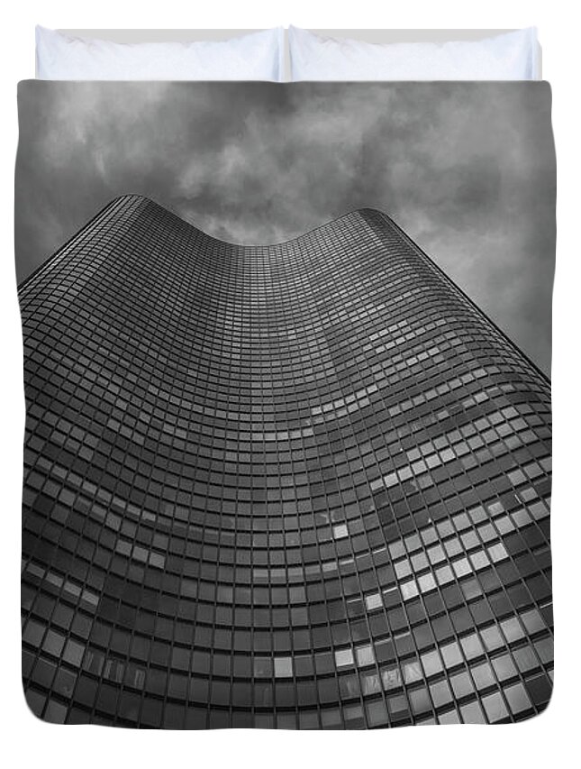 Joshua Mimbs Duvet Cover featuring the photograph Lake Point Tower Chicago #1 by FineArtRoyal Joshua Mimbs