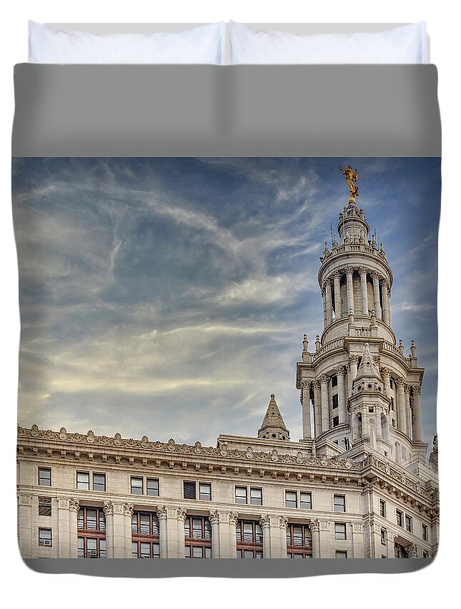 New York City Duvet Cover featuring the photograph Manhattan Municipal Building #1 by Susan Candelario