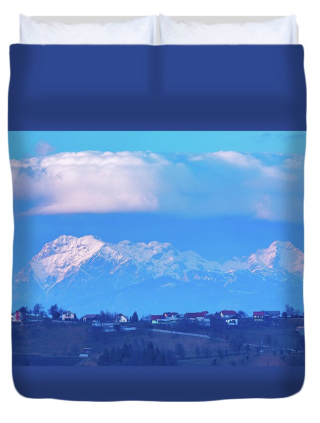 Mountains Duvet Cover featuring the photograph Mountain view #1 by Ian Middleton