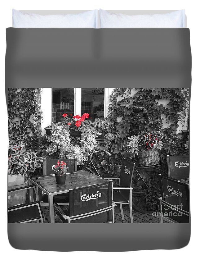 Restaurant Duvet Cover featuring the photograph RED by Thomas Schroeder