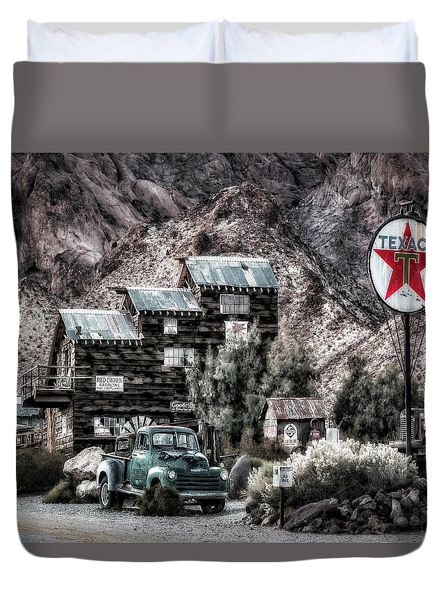 Americana Duvet Cover featuring the photograph Vintage Texaco Gas Station #1 by Susan Candelario