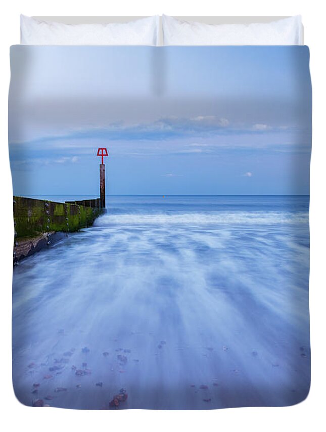Bournemouth Duvet Cover featuring the photograph Bournemouth groyne at Sunset #2 by Ian Middleton