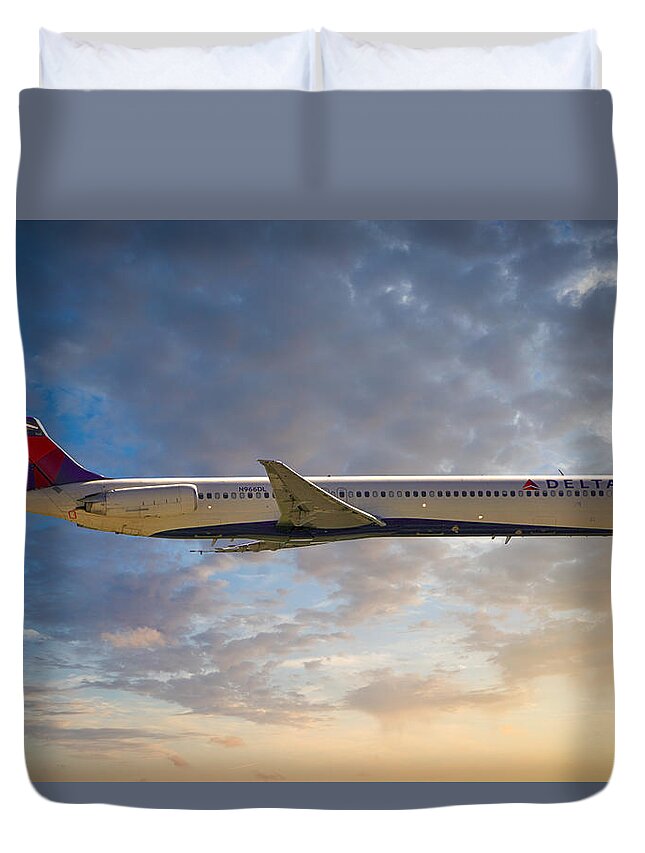 Delta Duvet Cover featuring the photograph Delta MD88 #1 by Chris Smith