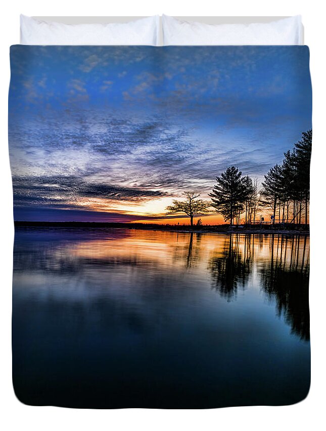 Landscape Duvet Cover featuring the photograph 33 Degree water by Joe Holley
