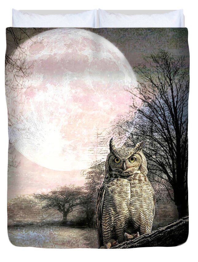 Great Horned Owl Duvet Cover featuring the photograph A Hunter's Moon by Donna Kennedy