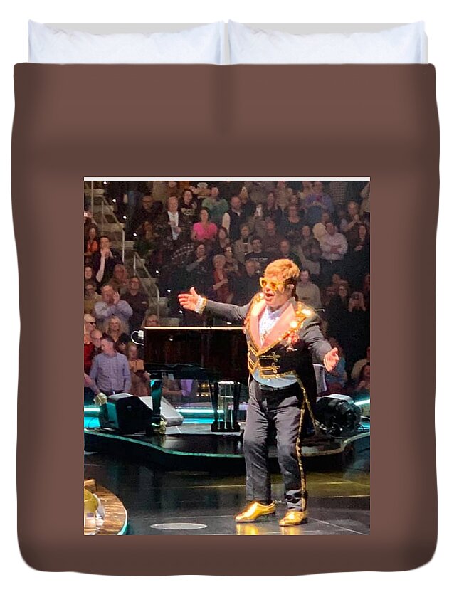 Elton Duvet Cover featuring the photograph A Legend Takes a Bow by Lee Darnell