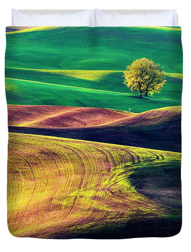 Palouse Duvet Cover featuring the photograph A tree on rolling hills by Yoshiki Nakamura