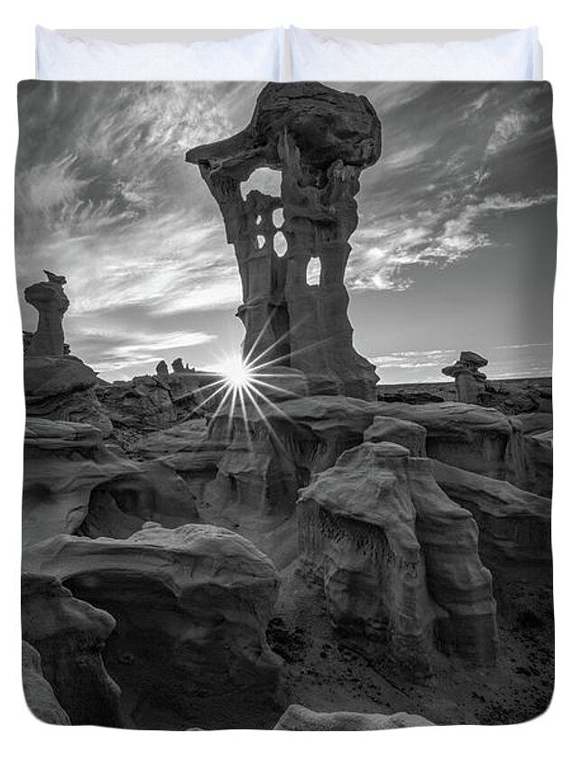 Alien Throne Sunburst Duvet Cover featuring the photograph Alien Throne Sunburst by George Buxbaum