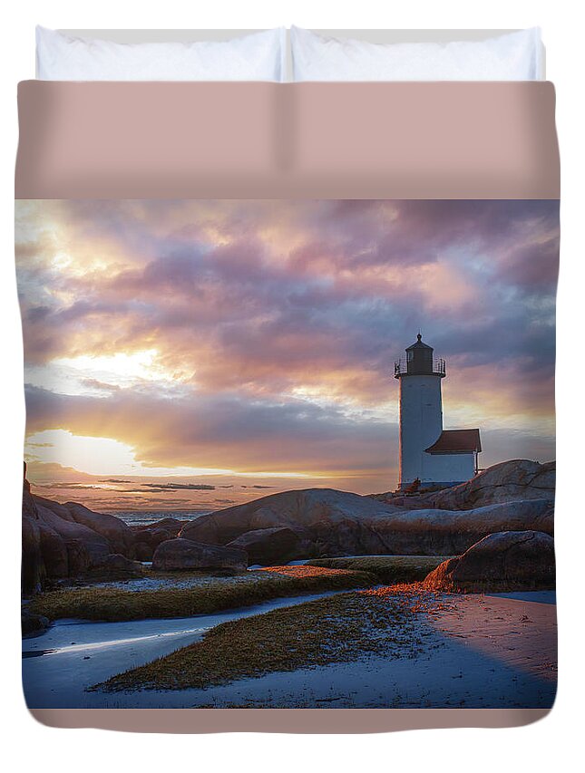 Annisquam Lighthouse Duvet Cover featuring the photograph Annisquam Lighthouse Sunset by Jeff Folger
