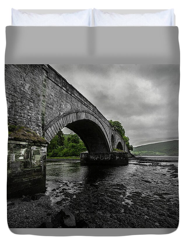 Inveraray Duvet Cover featuring the photograph Aray Bridge Inveraray by Dan Vidal