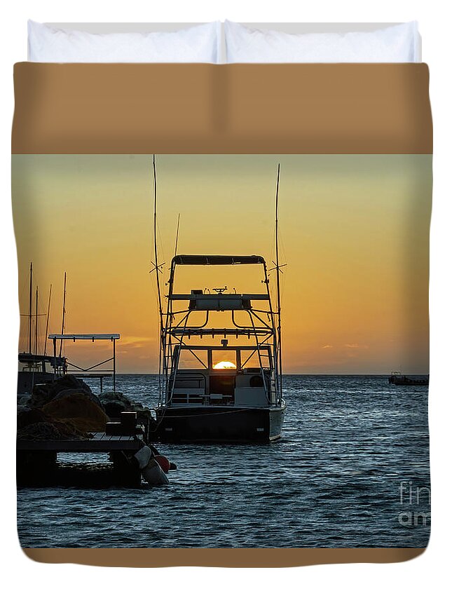 Sunset Duvet Cover featuring the photograph Aruba Sunset by Tom Watkins PVminer pixs