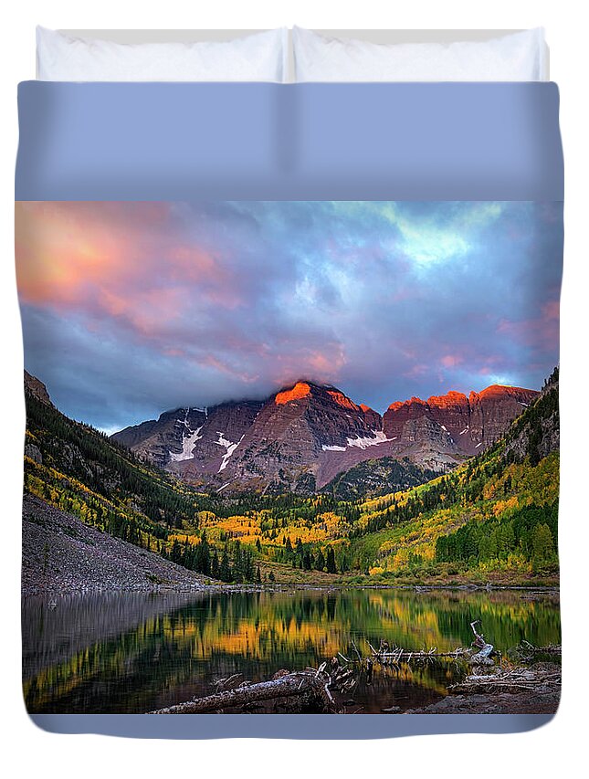 Maroon Bells Duvet Cover featuring the photograph Autumn Daybreak At The Bells by Harriet Feagin