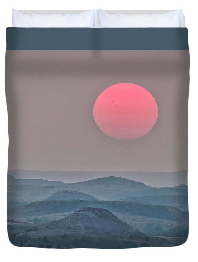 Scoria Pit Duvet Cover featuring the photograph Badlands Sundown by Jurgen Lorenzen