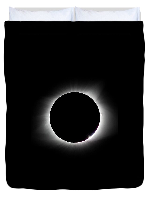 Solar Eclipse Duvet Cover featuring the photograph Baily's Bead by David Beechum