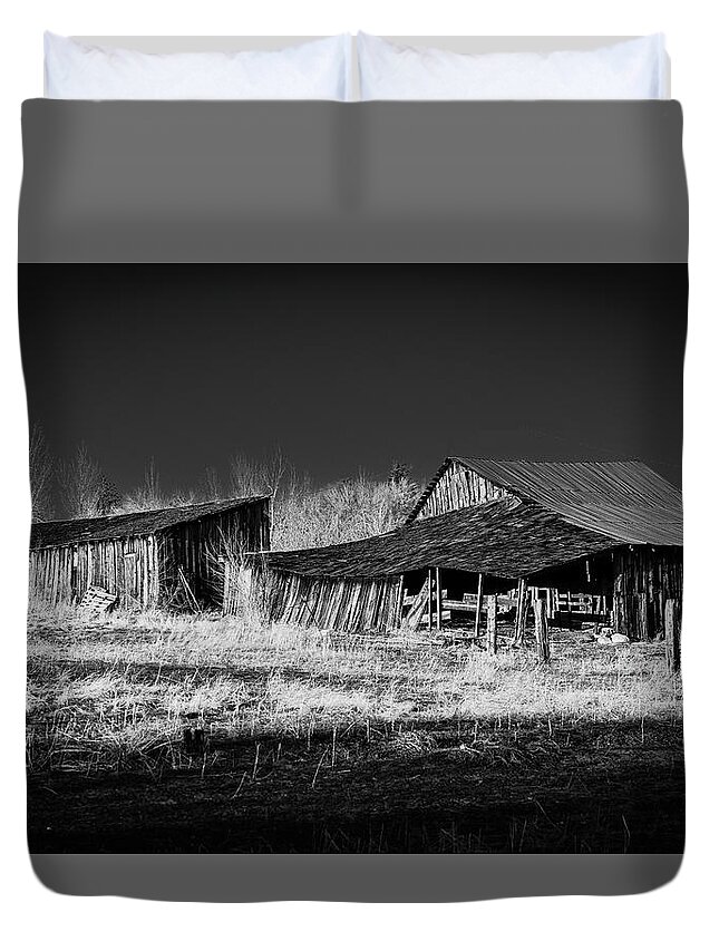 Old Barn Duvet Cover featuring the photograph Barn by Ron Roberts