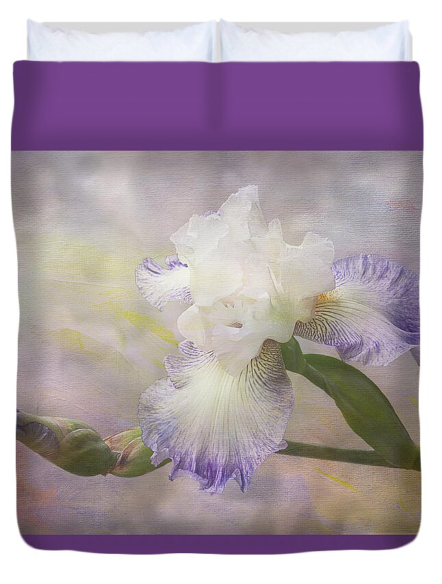 Iris Duvet Cover featuring the photograph Bearded Iris 'Gnuz Spread' by Patti Deters