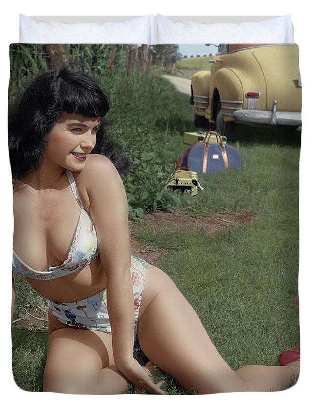 Thriller Individualiteit bagage Bettie Page in the cornfield Duvet Cover by Franchi Torres - Fine Art  America