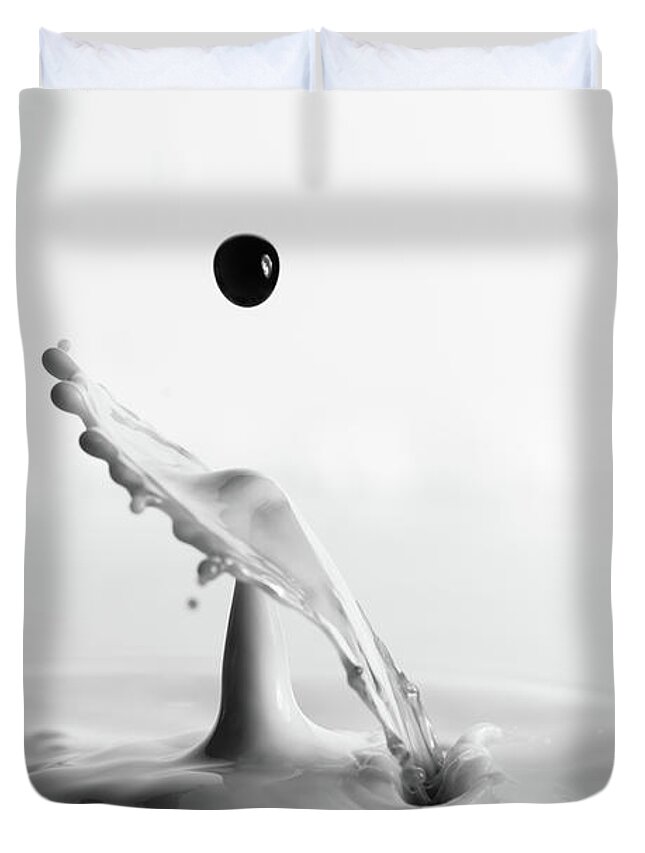 Wall Art Duvet Cover featuring the photograph Black Drop by Marlo Horne