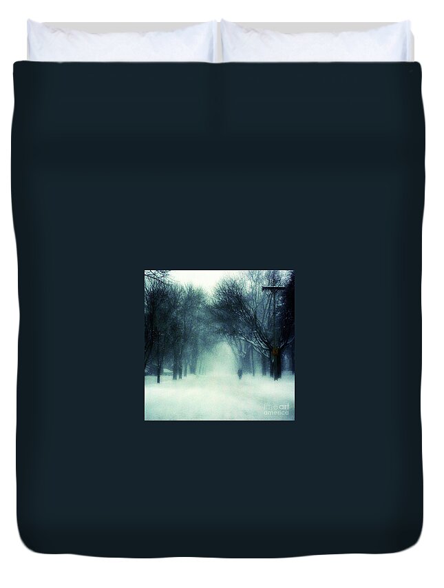 Weather Duvet Cover featuring the photograph Blurred Chicago Blizzard by Frank J Casella