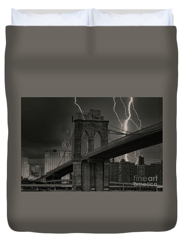 Brooklyn Bridge Duvet Cover featuring the photograph Brooklyn Bridge Lightning BW by Chuck Kuhn