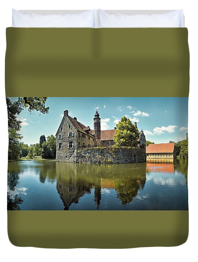 Burg Vischering Duvet Cover featuring the photograph Burg Vischering by Dave Bowman