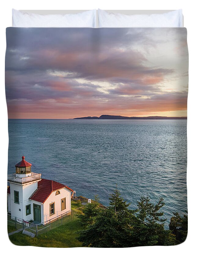 Lighthouse Duvet Cover featuring the photograph Burrows Island Sunset by Michael Rauwolf