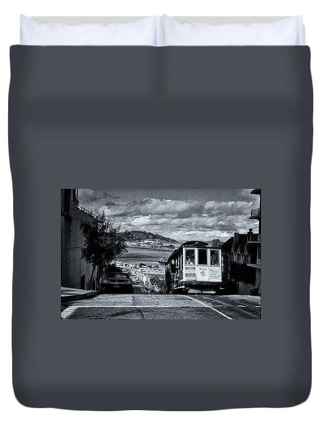 The Buena Vista Duvet Cover featuring the photograph Cable Car by Tom Singleton