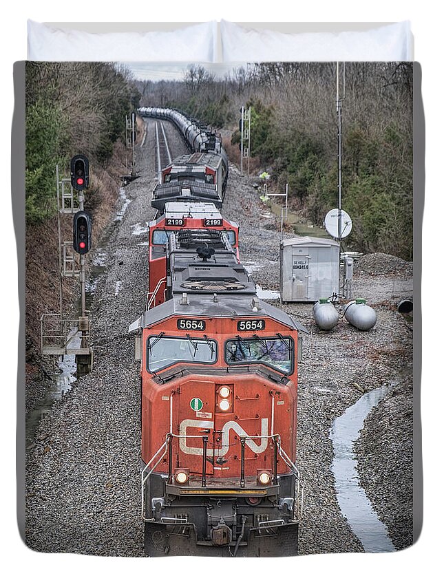 Railroad Duvet Cover featuring the photograph Canadian National 5654 leads CSX K445 at Kelly Ky by Jim Pearson