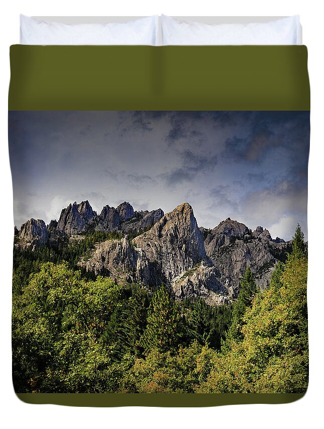 Castle Crags Duvet Cover featuring the photograph Castle Crags by Ryan Workman Photography