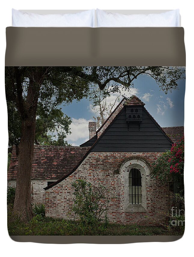 Home Duvet Cover featuring the photograph Charming Florida Brick Home by Dale Powell