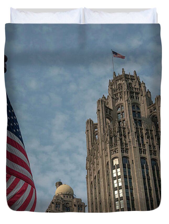 1473 Duvet Cover featuring the photograph Chcago Tribune by FineArtRoyal Joshua Mimbs