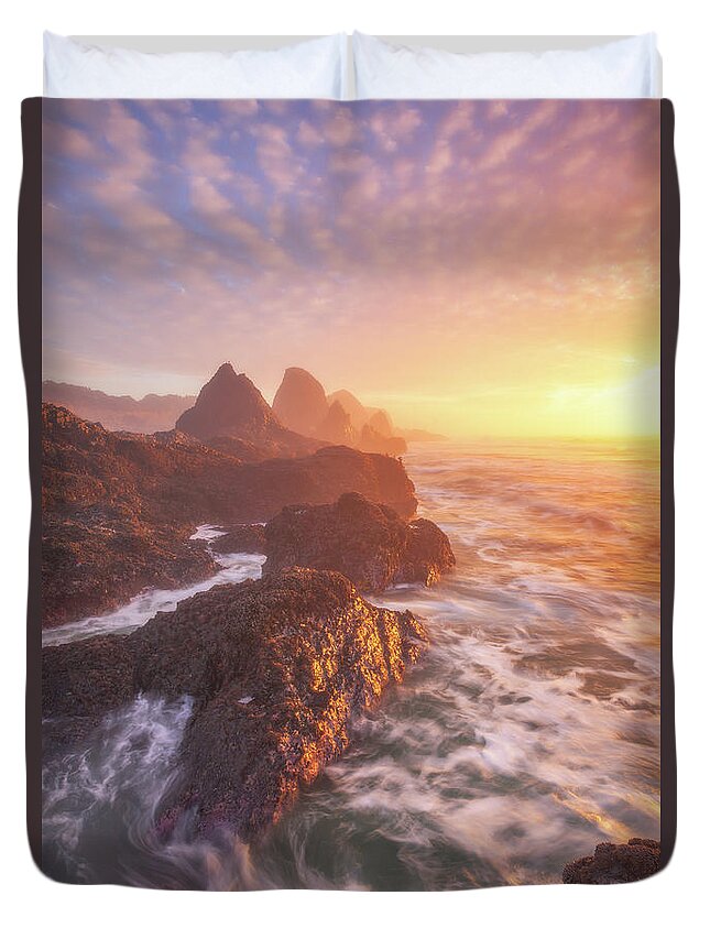 Oregon Duvet Cover featuring the photograph Christmas Magic by Darren White