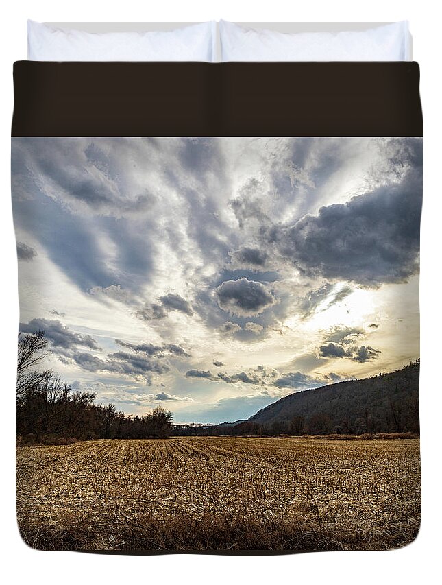Pennsylvania Duvet Cover featuring the photograph Corn Fields in Pennsylvania by Amelia Pearn