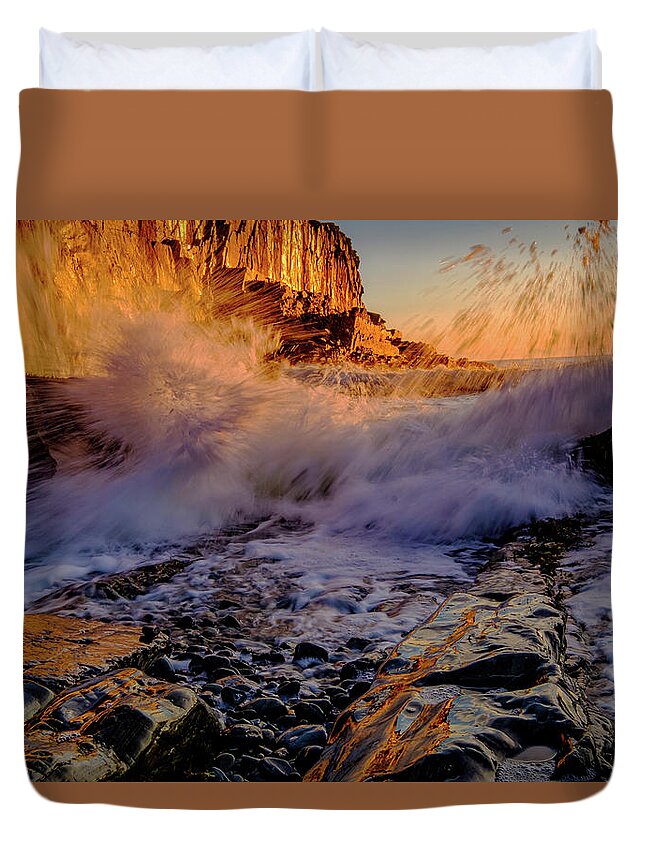 Cape Neddick Duvet Cover featuring the photograph Crash by Jeff Sinon