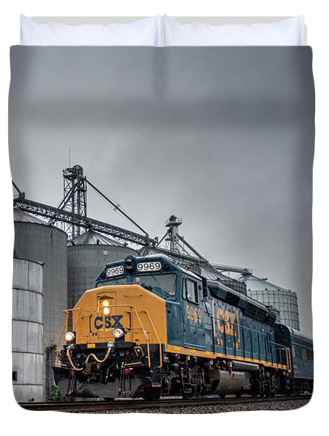 Railroad Duvet Cover featuring the photograph CSX Geometry Train W003 At Pembroke Ky by Jim Pearson