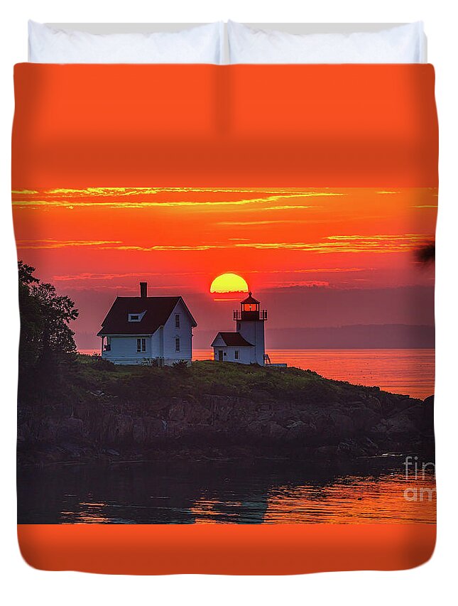 Sun Duvet Cover featuring the photograph Curtis Island Sunrise by Sean Mills