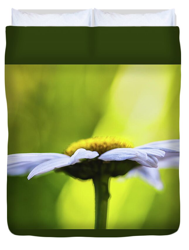 Flower Duvet Cover featuring the photograph Daisy Crown by Laura Roberts